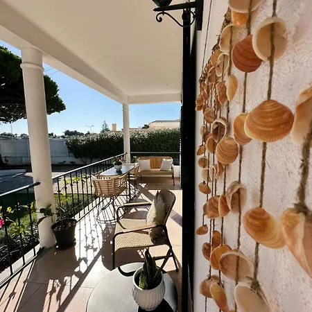 Πανσιόν Moro's Friends House - *