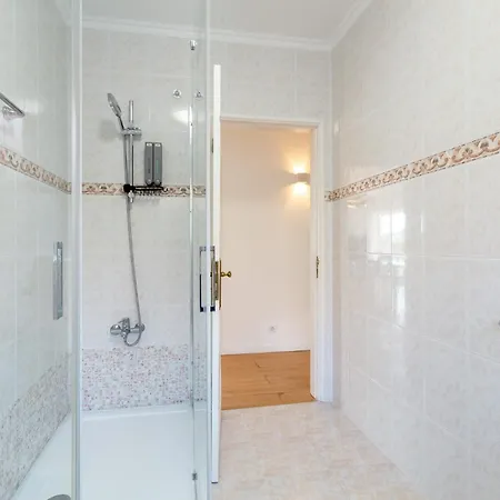 Pensionat Moro's Friends House - Cascais