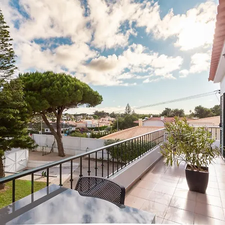 Moro's Friends House -