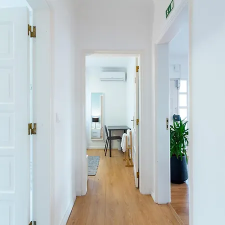 Moro's Friends House -