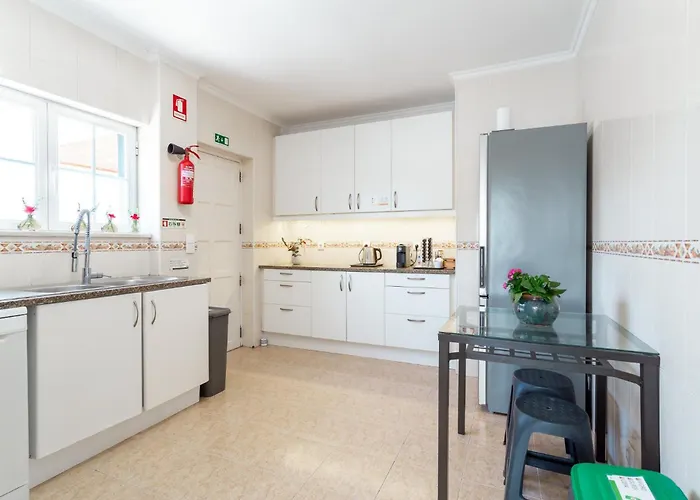 Moro's Friends House - *